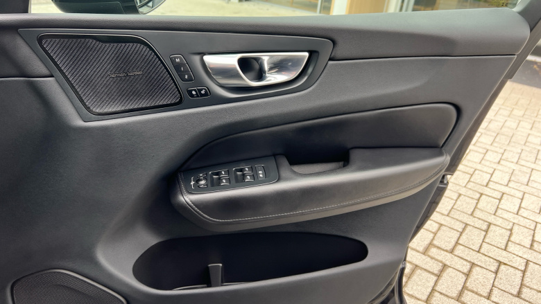 Volvo XC60 2.0 B4D Plus Dark 5dr AWD Geartronic Diesel Estate